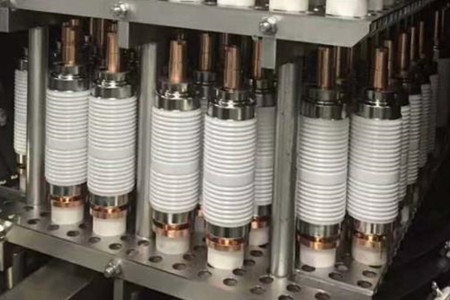 真空開關(guān)管產(chǎn)生操作過電壓的原因是什么？