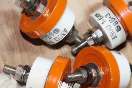 真空開關管的氣密絕緣系統(tǒng)、屏蔽系統(tǒng)以及導電系統(tǒng)